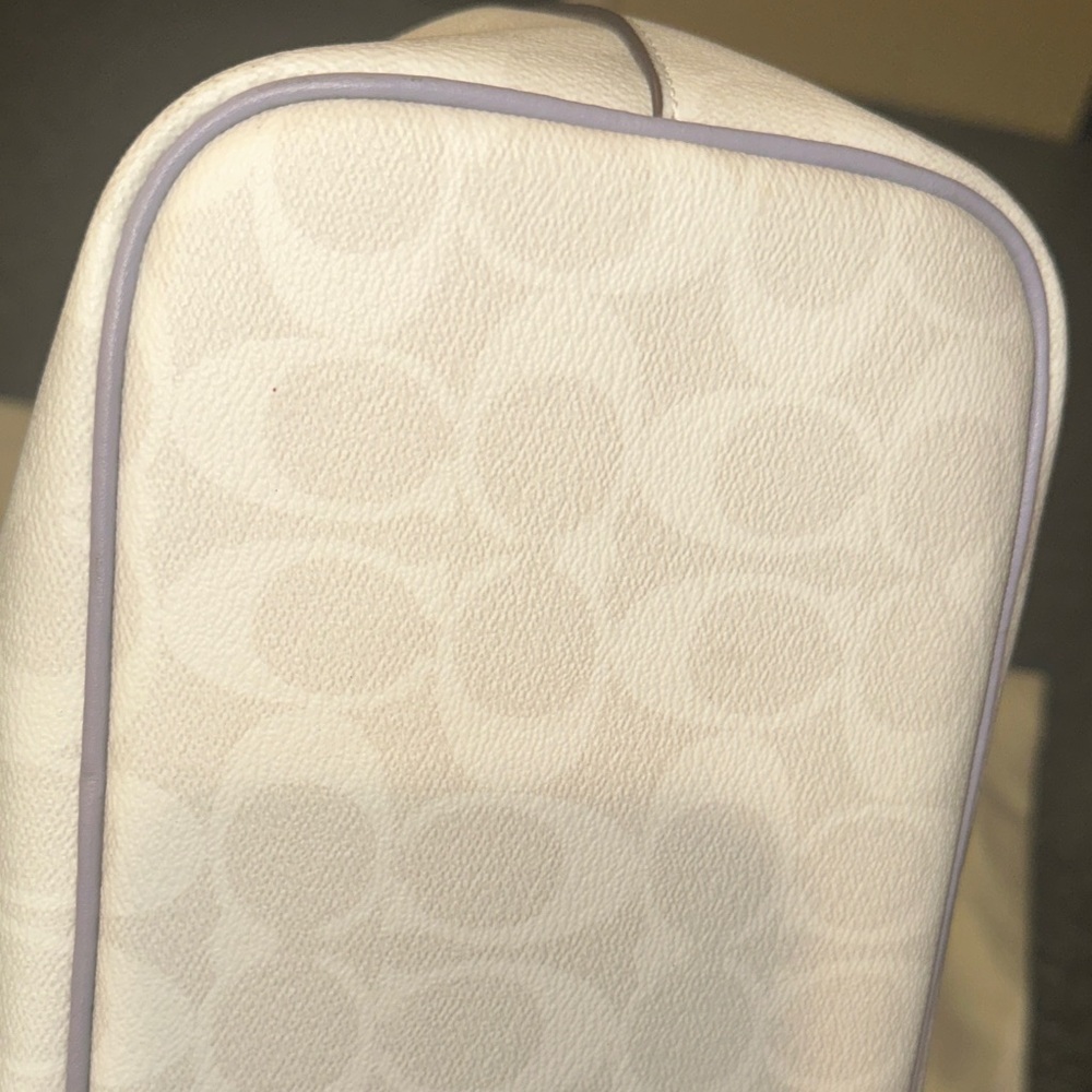Coach Gallery Tote in Signature Canvas-Silver/Chalk/Mist (Lavender). CH504 - Picture 7 of 13